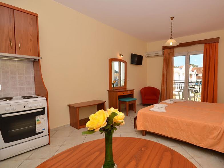 Kosmos Hotel Agios Stefanos Avliotes  Eksteriør billede